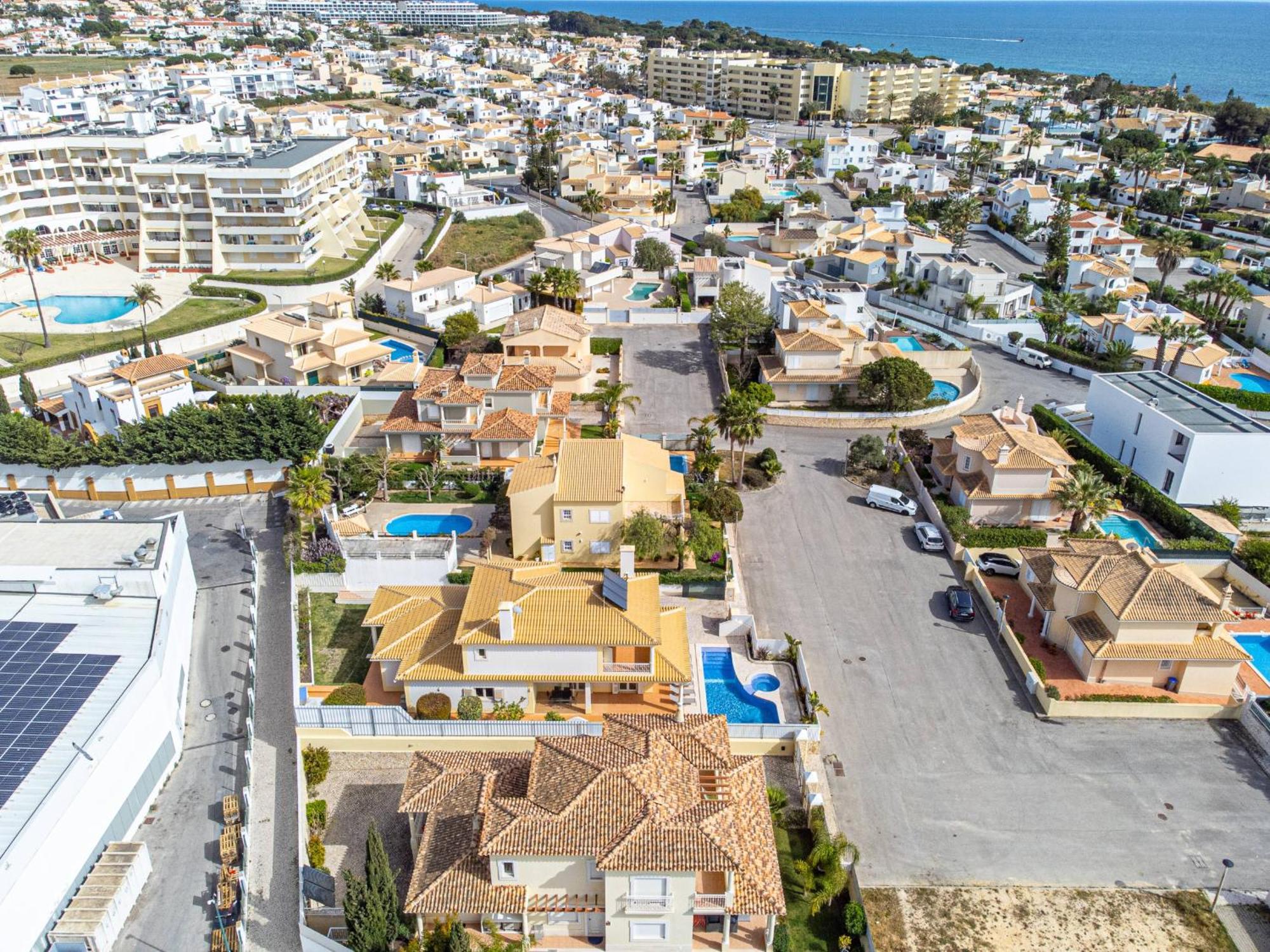 Villa Ribeiro By Hellovacations Albufeira Exterior photo
